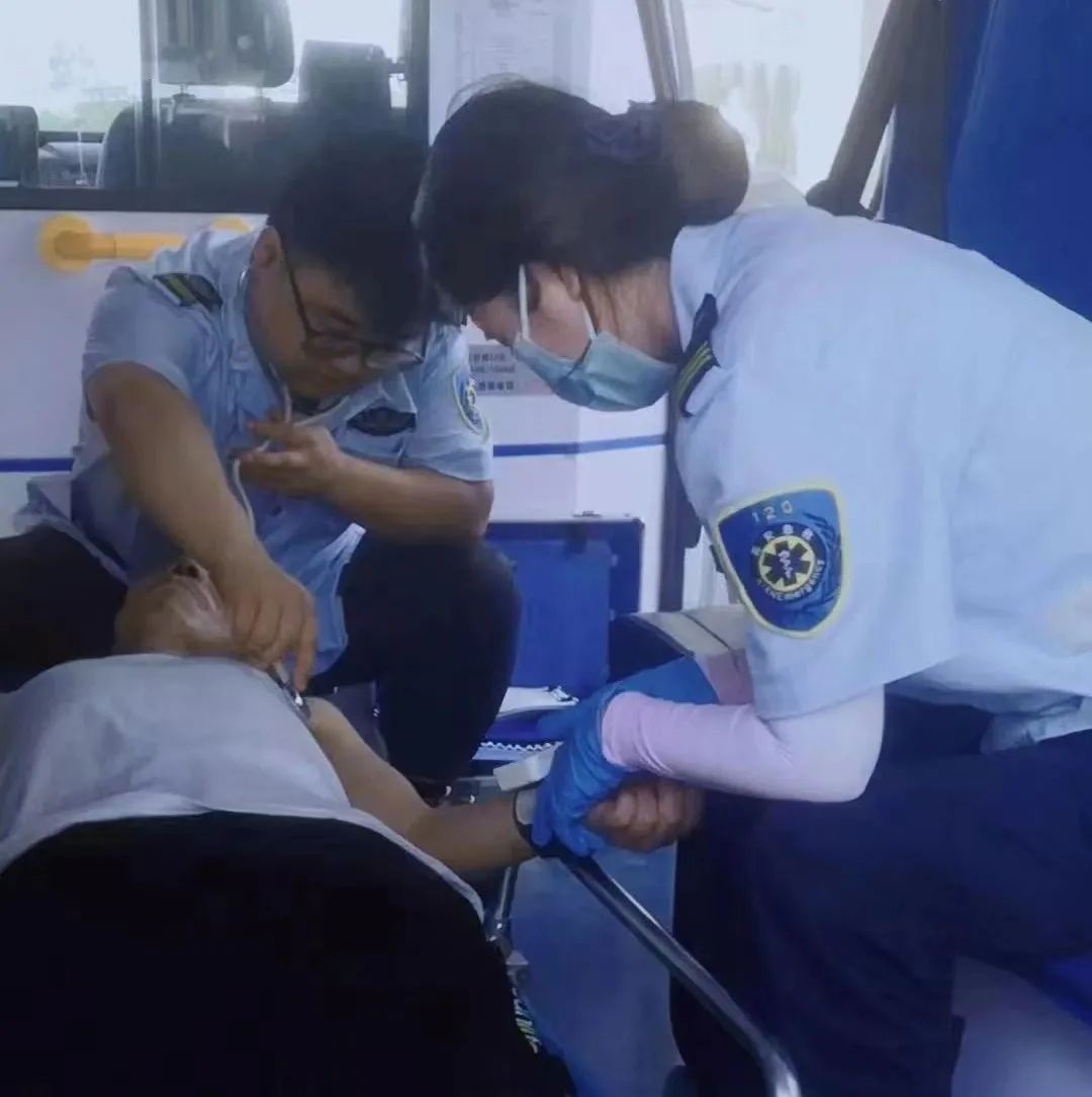 120急救纪实丨感动就在身边，医警联动救助老人