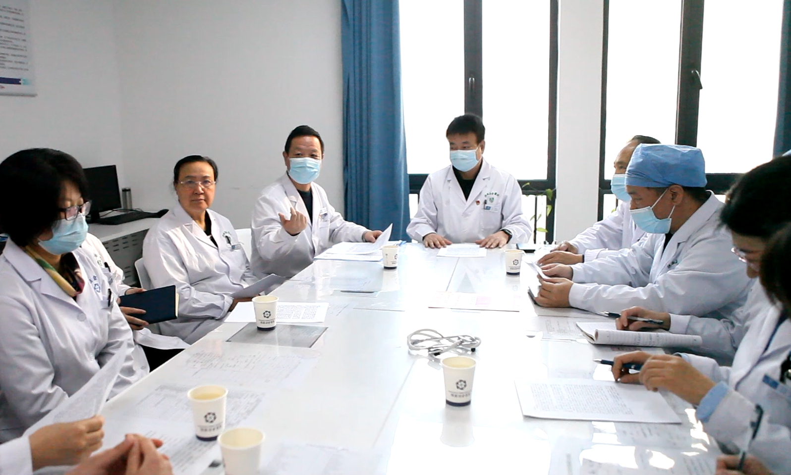 聚焦丨一场汇集医院多科室、多名专家的MDT多学科会诊在陕西冶金医院妇产科进行