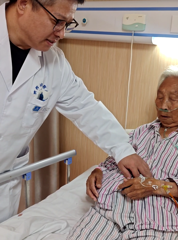 九旬老人发生嵌顿疝，陕西冶金医院综合外科及时手术化险为夷